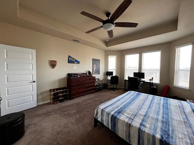 Building Photo - Room in House on Devils River