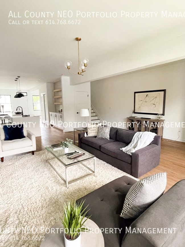 Building Photo - 1053 Oak St