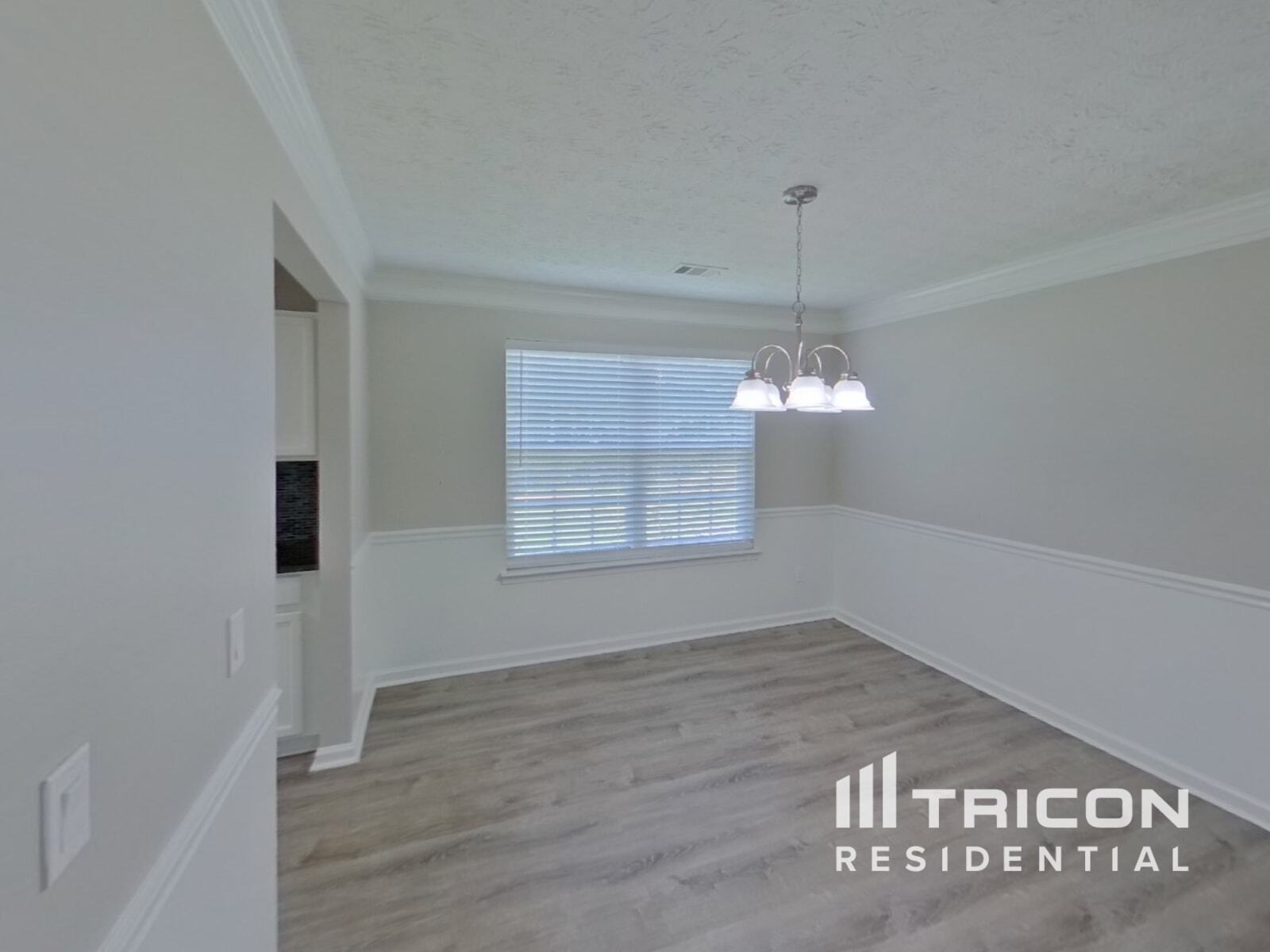 Building Photo - 1631 Royal Ives Dr SE