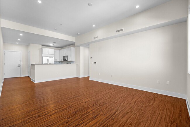 Building Photo - 6200 Hudson Ave