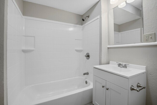 Building Photo - 509 E Heron St