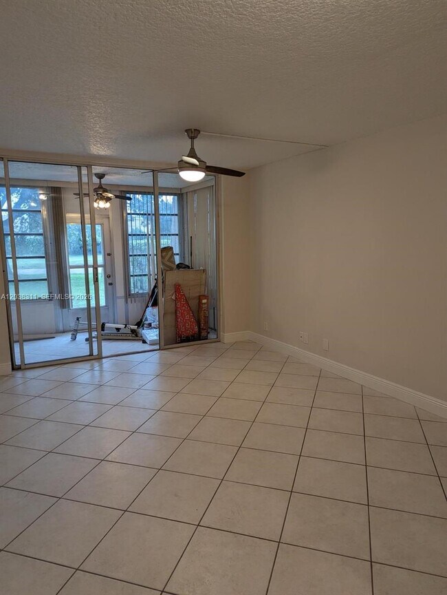 Building Photo - 9460 Tangerine Pl