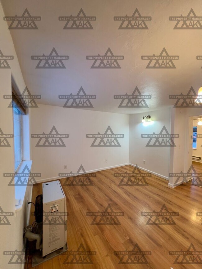 Building Photo - West Fifth Avenue