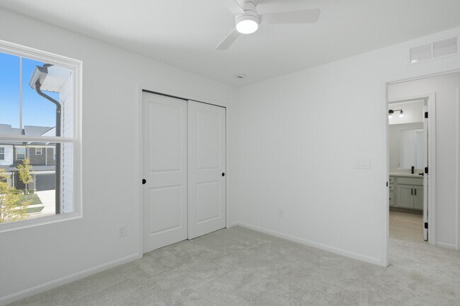 Building Photo - 5574 E Spaniel Dr