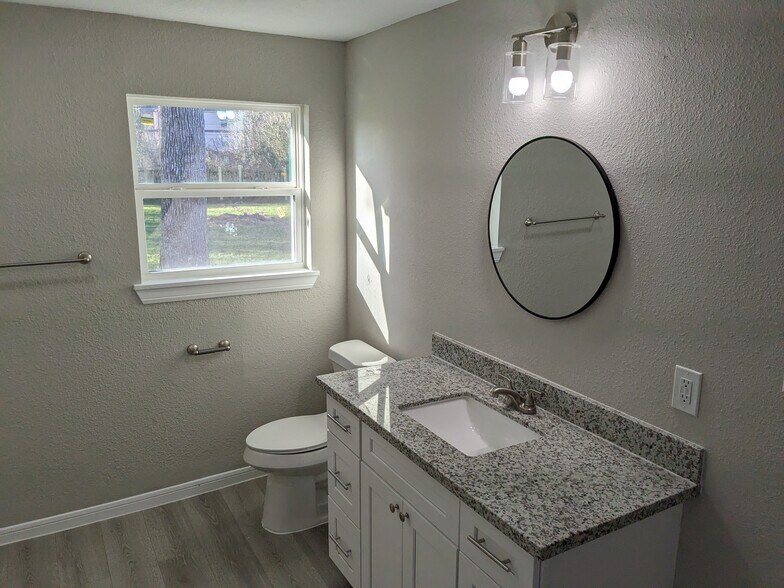 Master Bath - 514 Corydon Dr