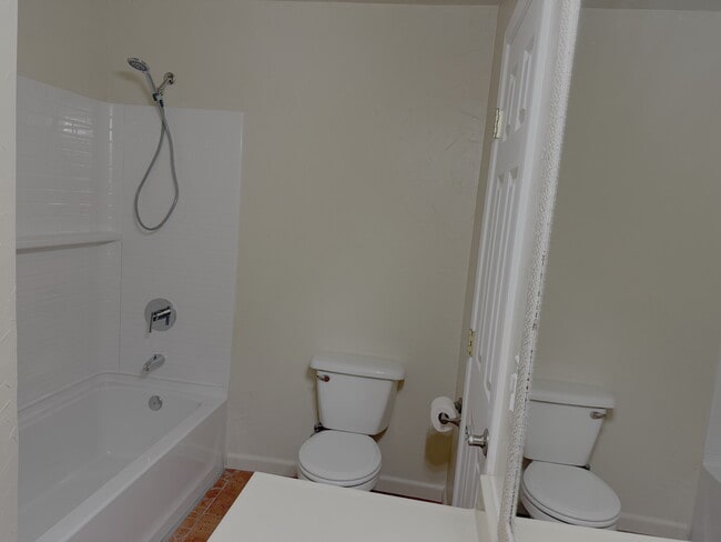 Building Photo - 5542 Gilmore Rd