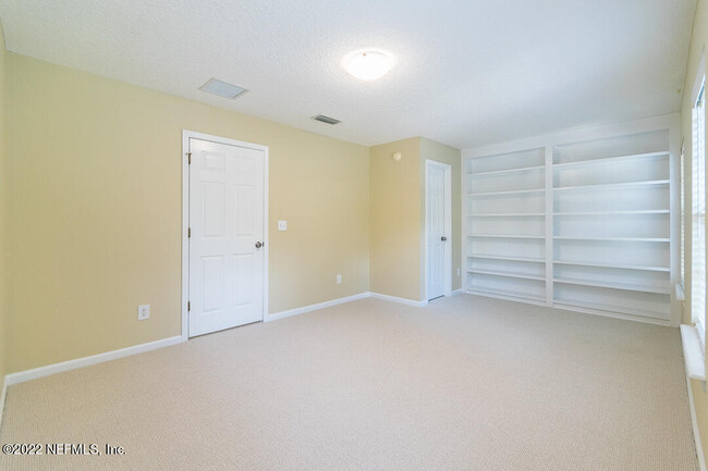 Building Photo - 825 Marjories Way