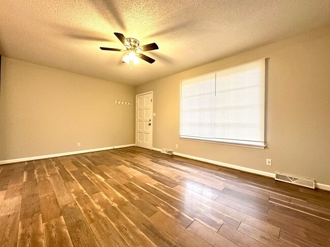 Building Photo - 28 Leonard Dr