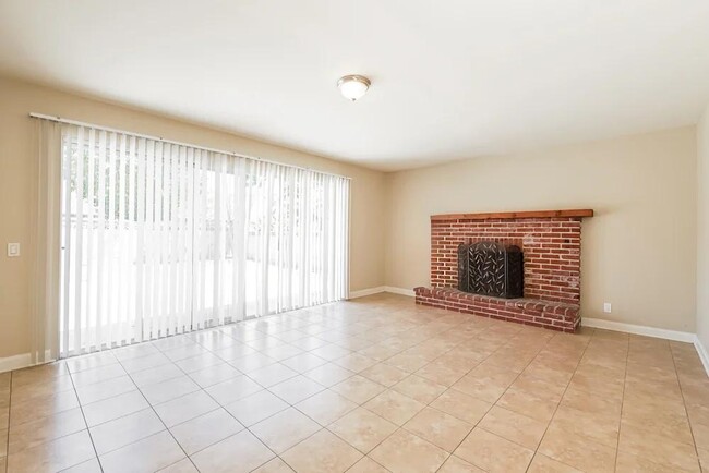 Building Photo - 625 Bismark Ave