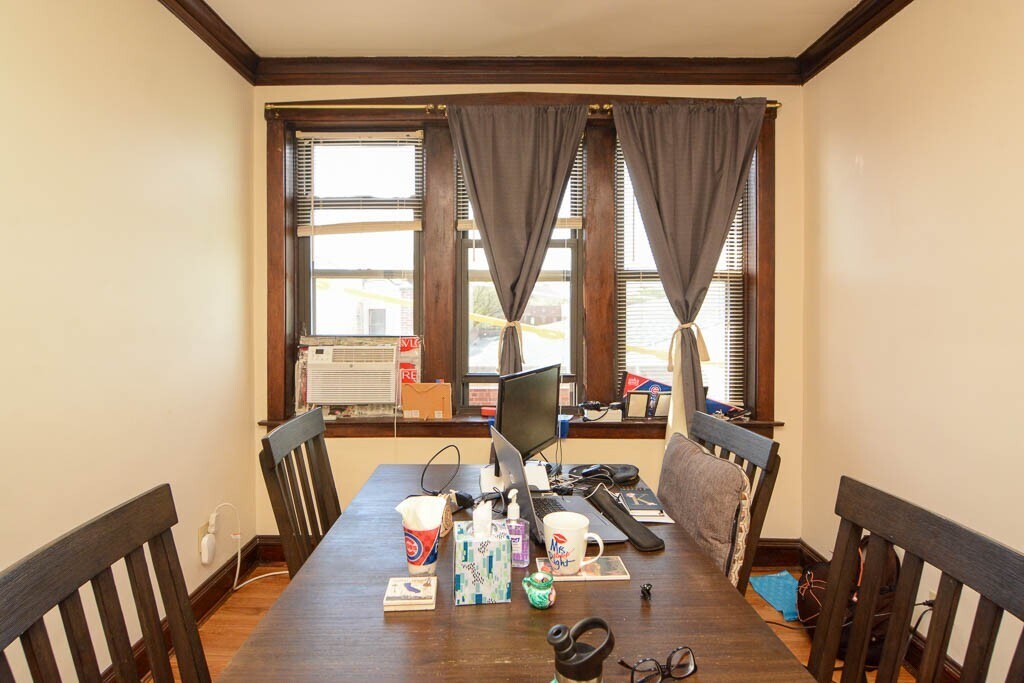 Building Photo - 3621 N Paulina St