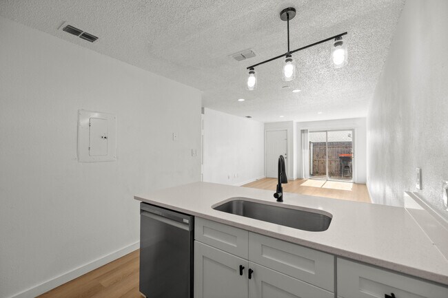 Building Photo - 2955 SE 53rd Ct