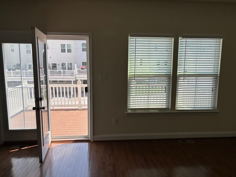 2nd Floor Deck - 211 Quarry Point Rd