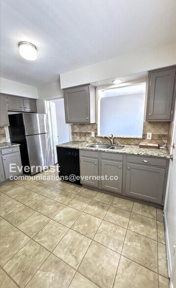Building Photo - 5025 Cedar Springs Rd