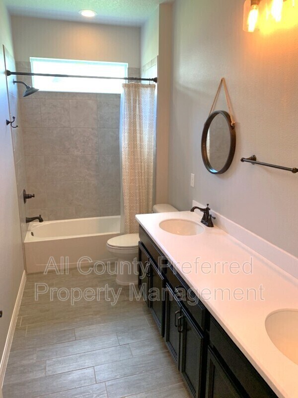 Building Photo - 2831 Casterton Dr
