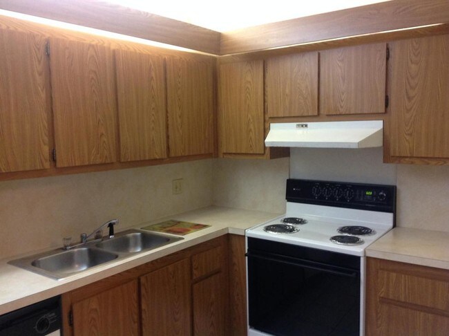 Building Photo - 166 Lake Arbor Dr