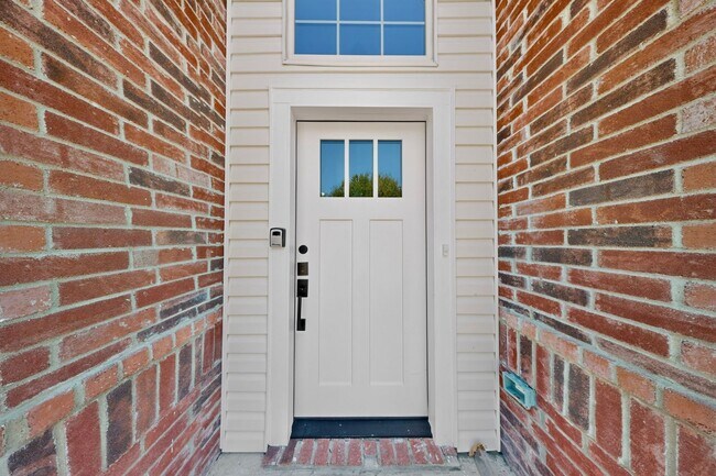 Building Photo - 1410 Thistle Cir