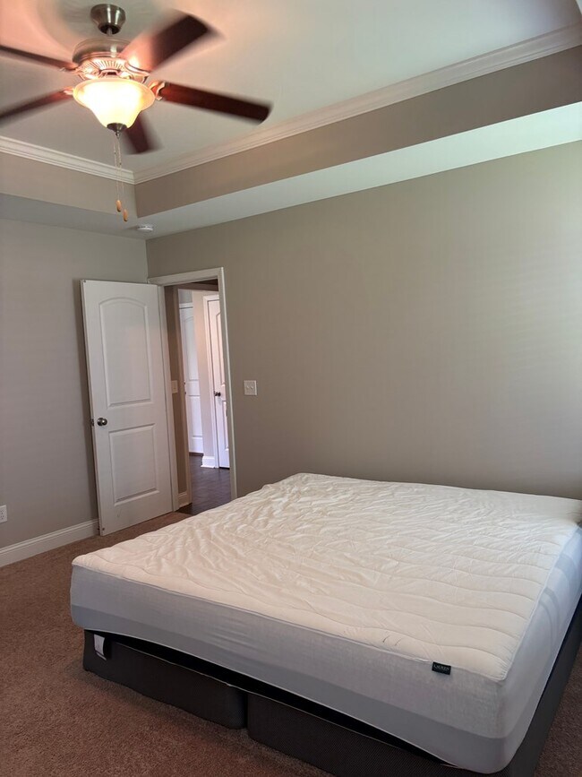 Building Photo - 531 Waterlily Dr