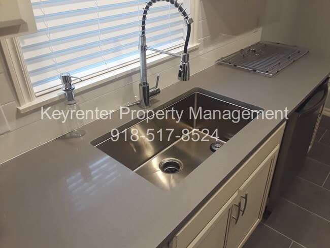 Building Photo - Lafortunate Park | 3 Bed | 2 Bath | Available end of June