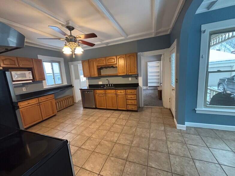 Building Photo - 861 Chestnut St