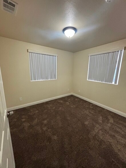 Building Photo - 755 E 76th St