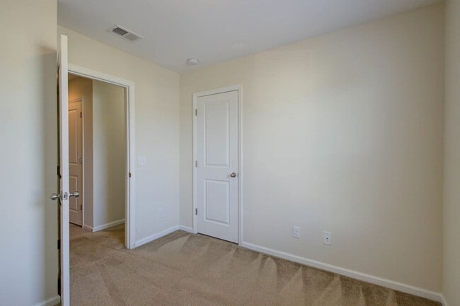 Building Photo - 9083 Parlor Dr