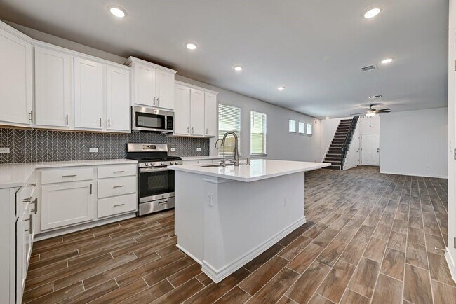 Building Photo - 3000 Sudha Dr