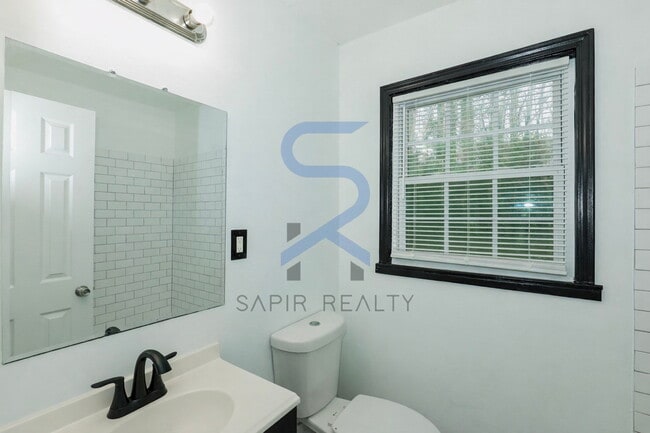 Building Photo - Move-In Ready All-Electric 3BR in Desirable Carroll Heights