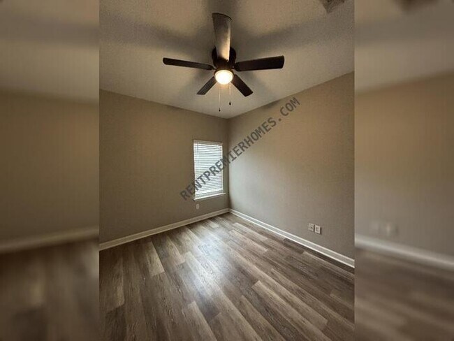 Building Photo - 30 Woodhaven Dr