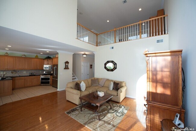 Building Photo - 546 Bardini Dr