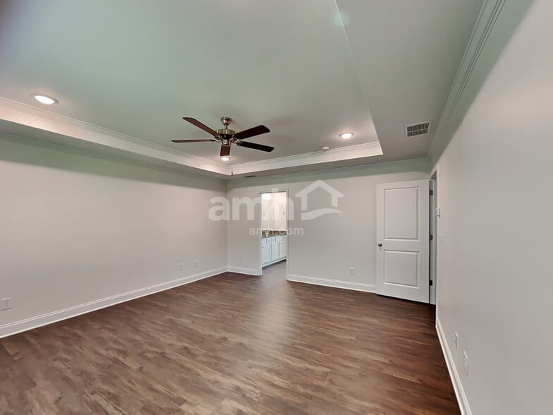 Building Photo - 3820 Chivalry Dr