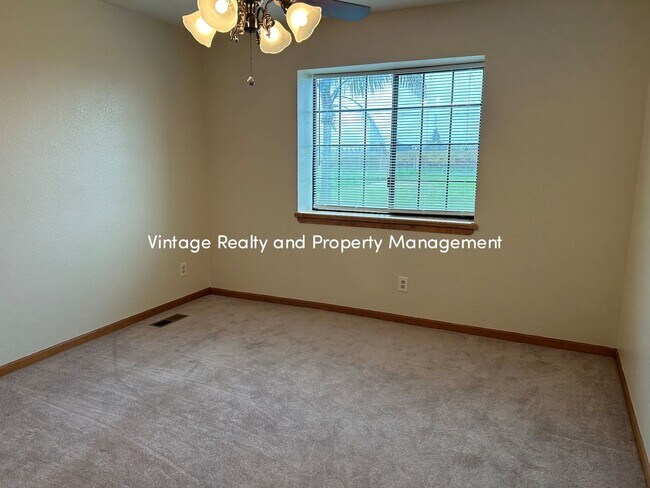 Building Photo - Available Soon!! Extra Big 5 Bedroom Country Home That You Have To See!!!