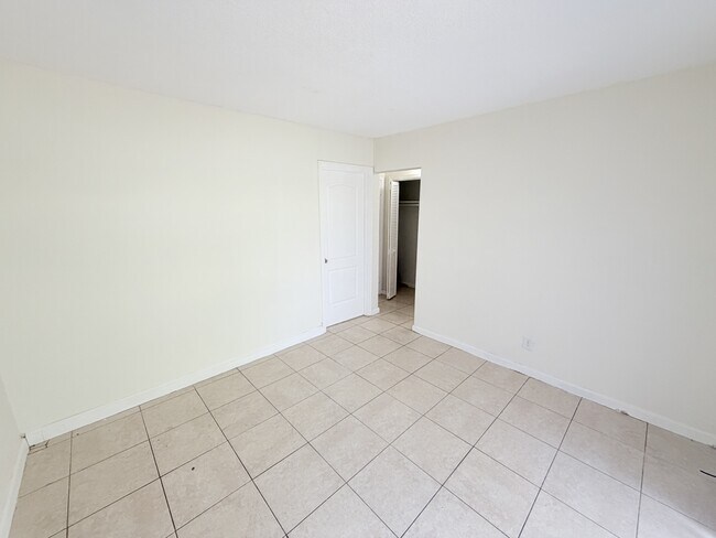 Building Photo - 3030 NW 43 Terrace