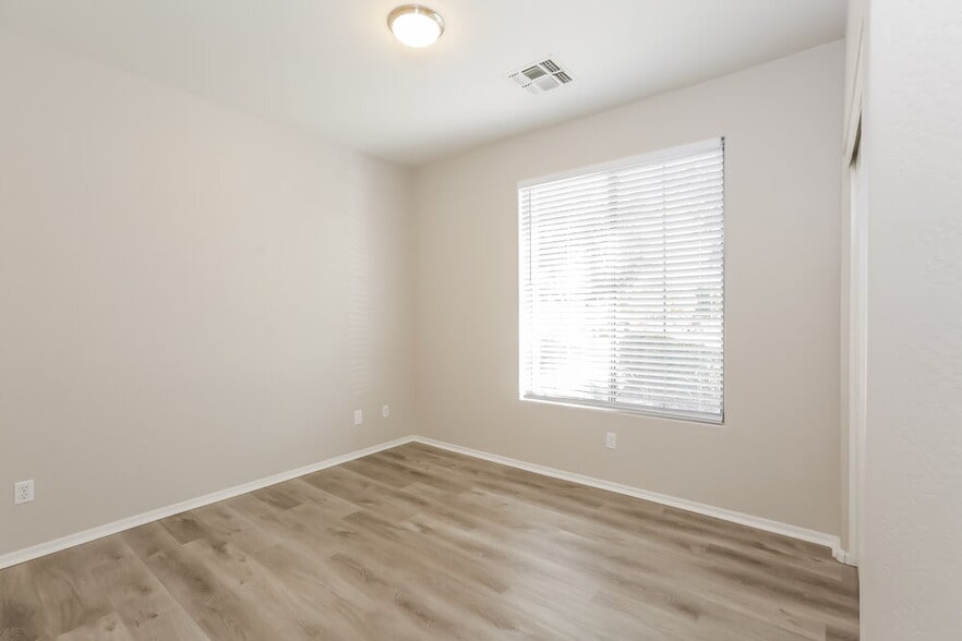 Building Photo - 3322 N 126th Dr