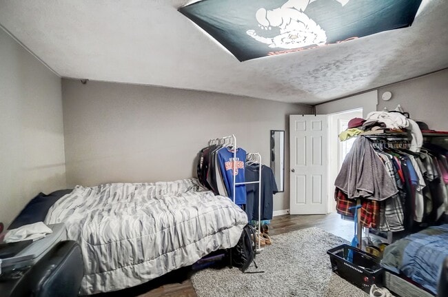 Building Photo - Clifton House For 2026-2027!