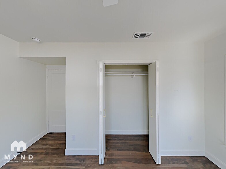 Building Photo - 110 N Ravinia Dr