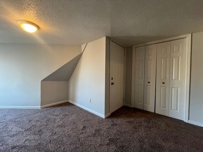 Building Photo - 666 Sims Ave