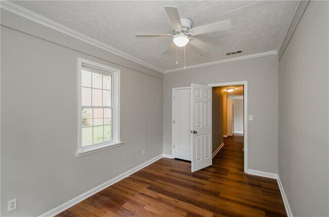 Building Photo - 123 Arnold Pl