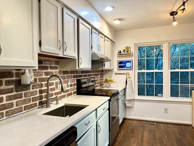 Kitchen - 3956 Collis Oak Ct