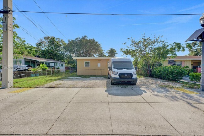 Building Photo - 429 NW 9th Ave