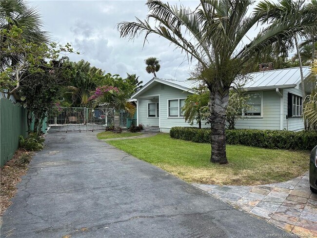 Building Photo - 4490 NE Indian River Dr