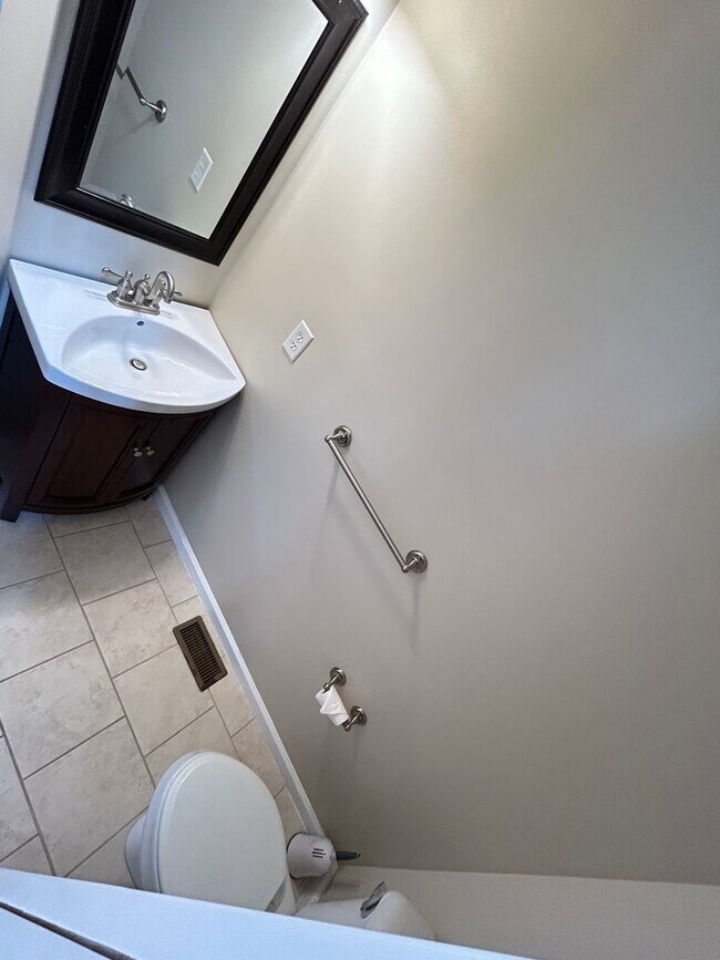 Building Photo - 912 Bells Creek Ct