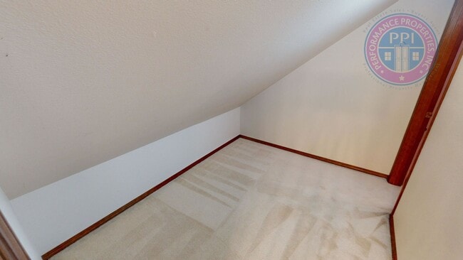 Building Photo - Hidden Springs in West Linn! Pets Friendly! Room To Roam