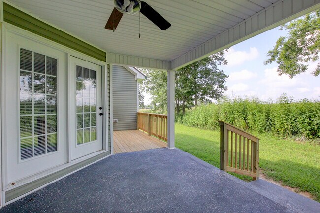 Building Photo - 133 Riverbend Dr