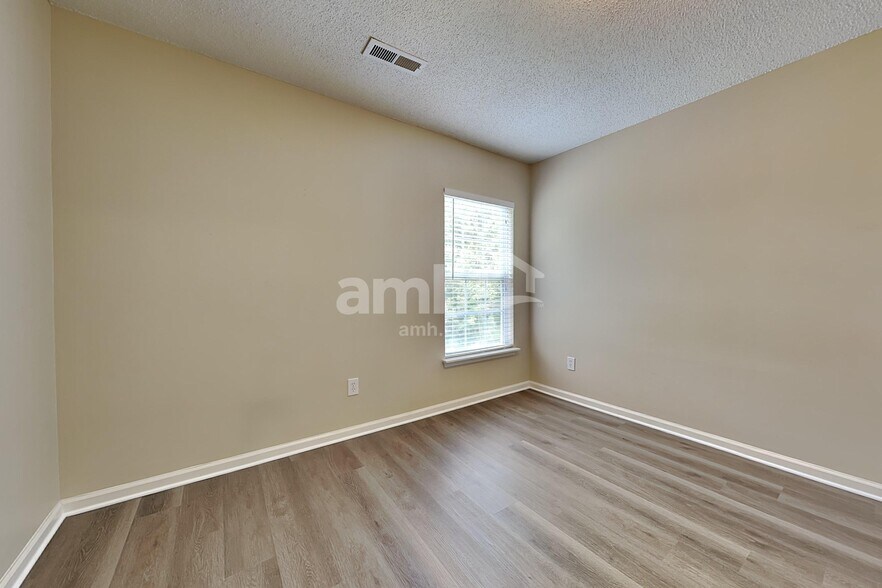 Building Photo - 5013 Springdale Dr