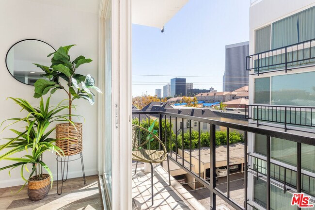 Building Photo - 9950 Durant Dr