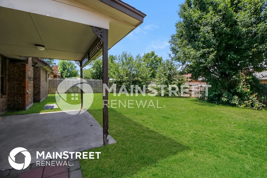 Building Photo - 8405 Bigwood Dr