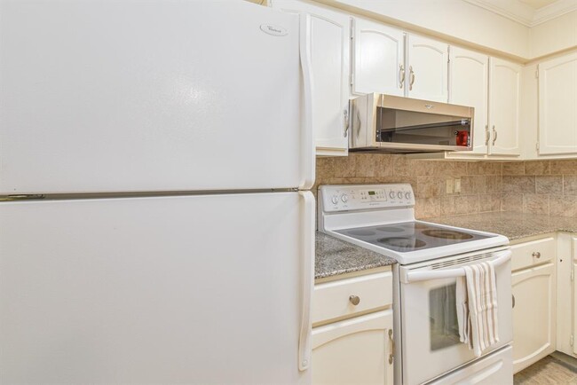 Building Photo - 351 N Post Oak Ln