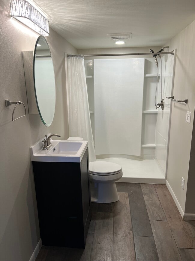 Building Photo - 303 Melody Ln