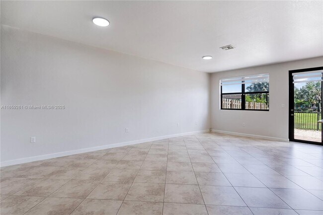 Building Photo - 16620 SW 42nd Terrace