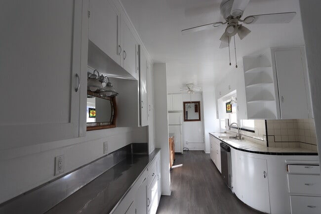 Building Photo - 1018 Molino Ave